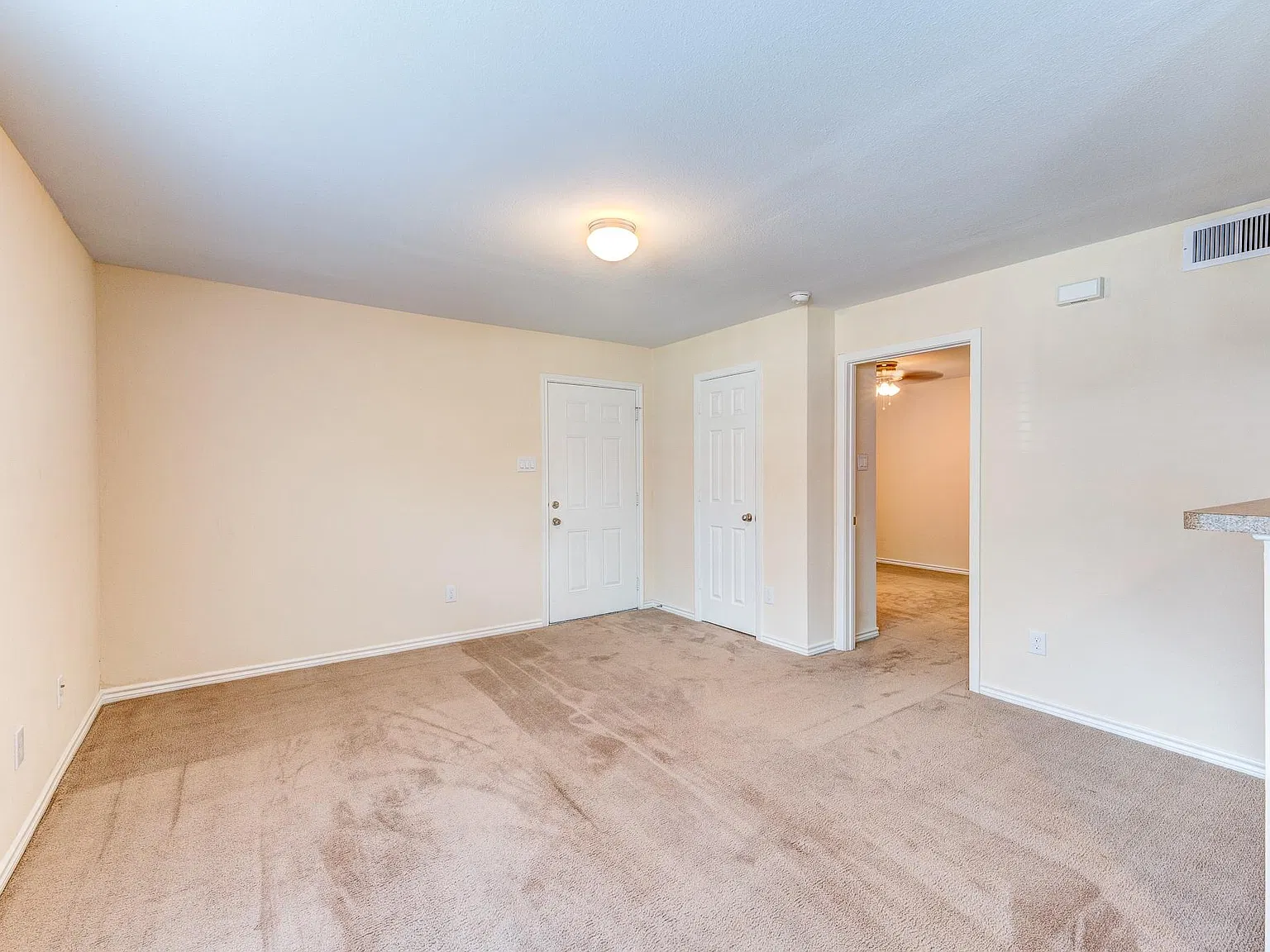 2 bed, 2.0 bath, 952 sqft, $1,375 — Photo 3