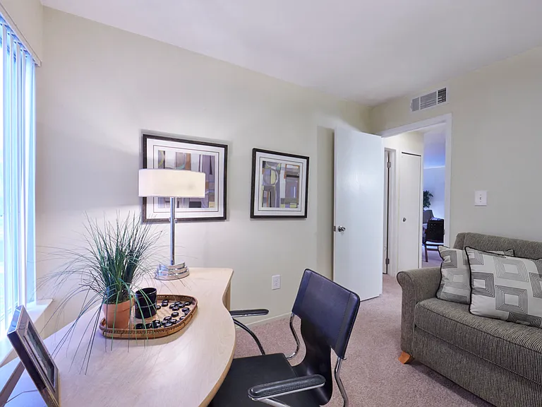 Kensington Manor Apartments — Photo 17