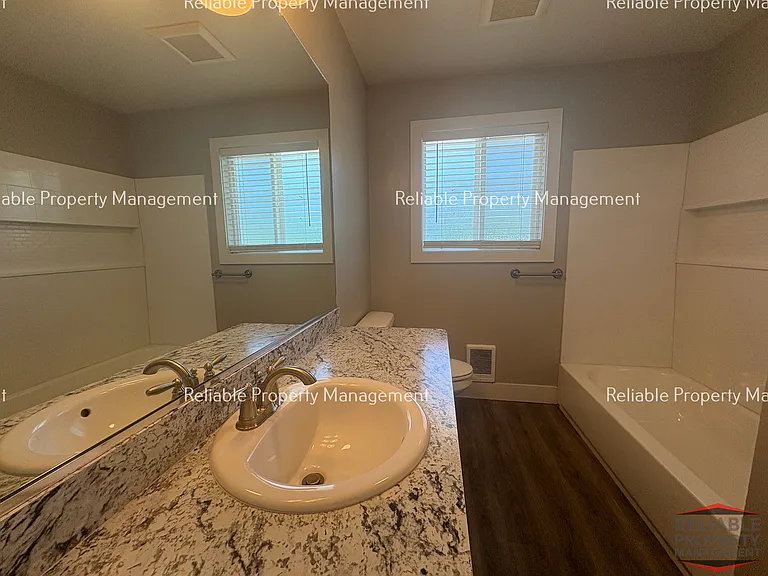 235 W 20th St #1 — Photo 8
