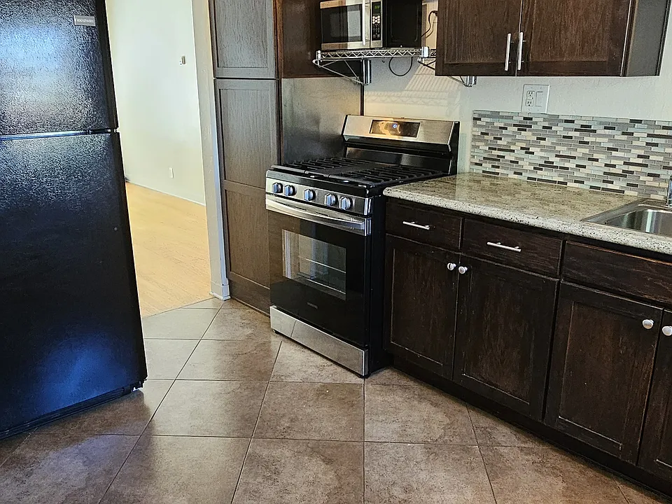 kitchen w granite countertop