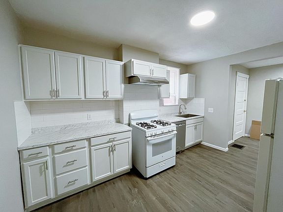 2nd image of 2620 Melrose Ave #1
