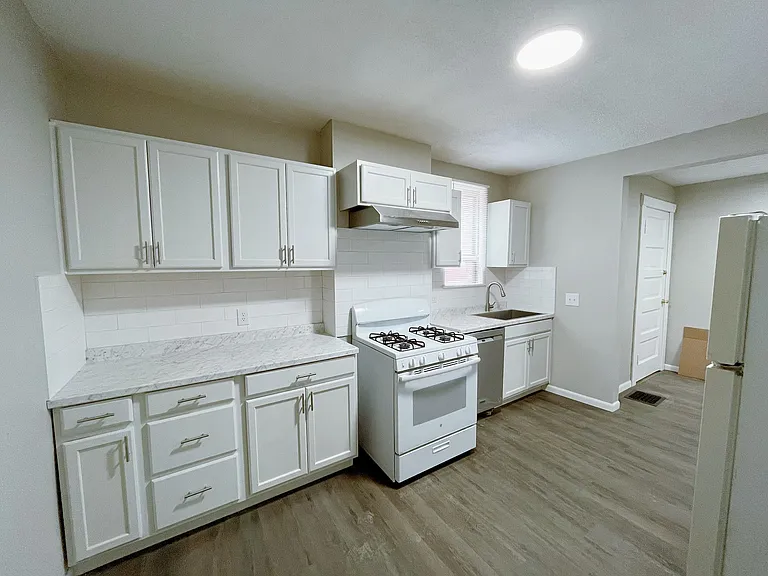 2620 Melrose Ave #1 — Photo 2