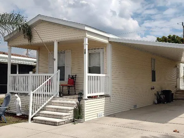 15 Serendipity Blvd, North Fort Myers, FL 33903
