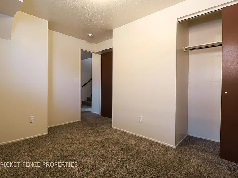 1488 E 8th St — Photo 14