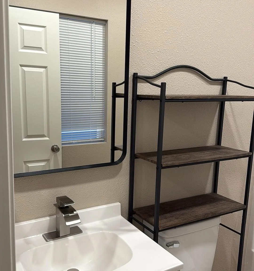 1882 Southwind Dr — Photo 3