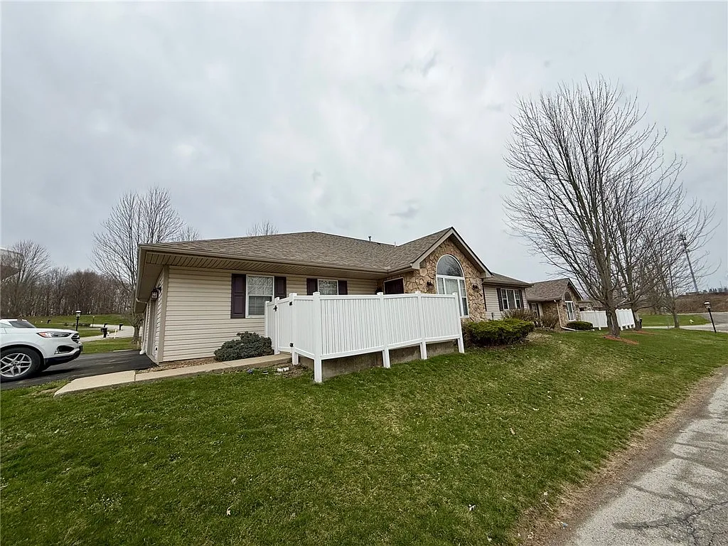 427 Jennie Ln photo 1