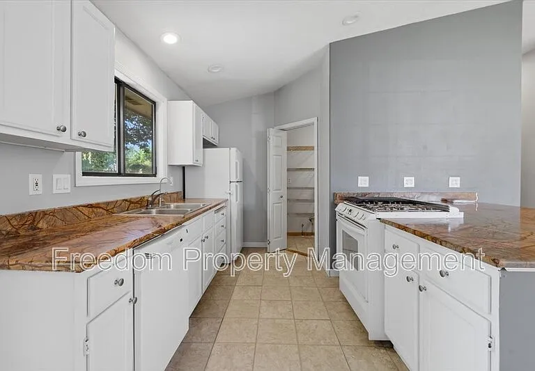 6127 N Portsmouth Ave — Photo 7