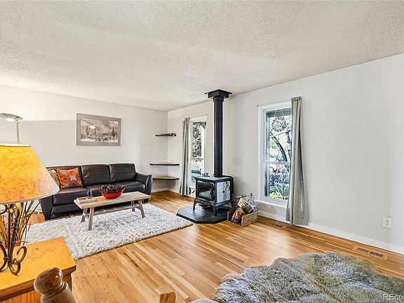 4th image of 231 Hoover Avenue