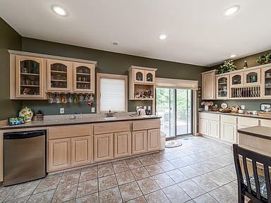 1613 Hickory Bend Ct, De Witt, IA 52742 | Zillow