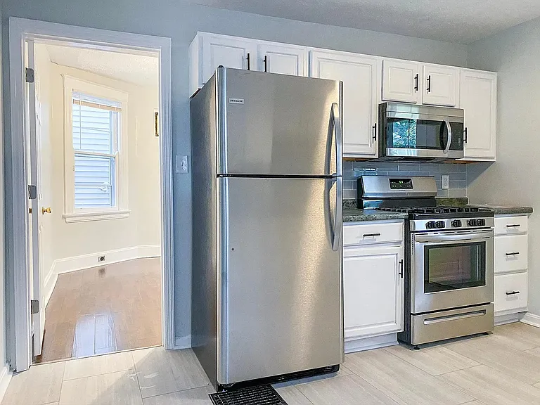 4133 Huston Ave — Photo 3