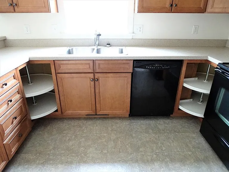 766 Oak Leaf Ln — Photo 8