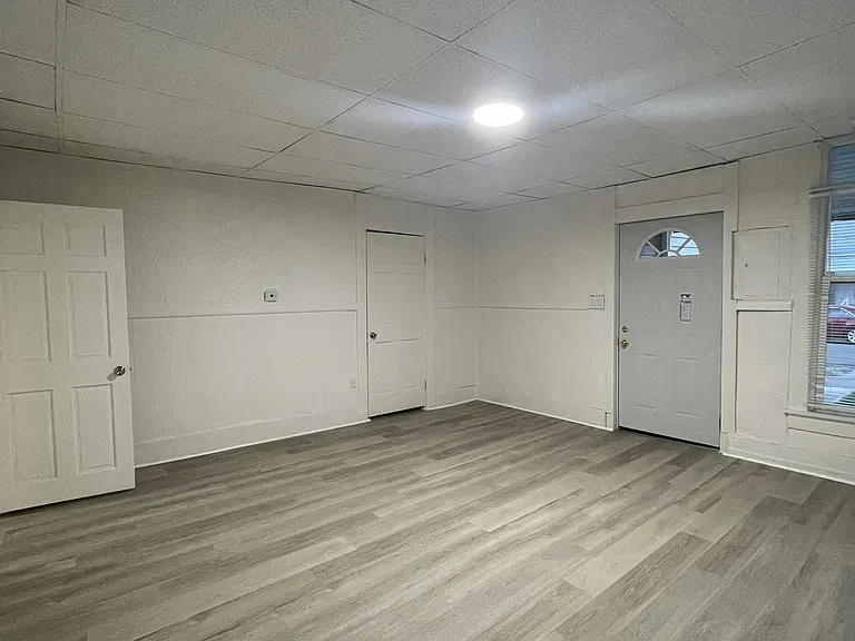 329 W Locust St #1 — Photo 2