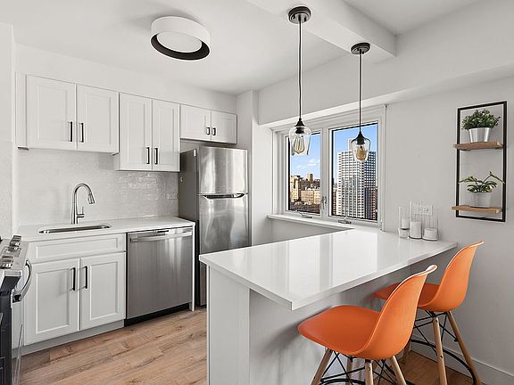 4th image of 609 Columbus Ave APT 18R