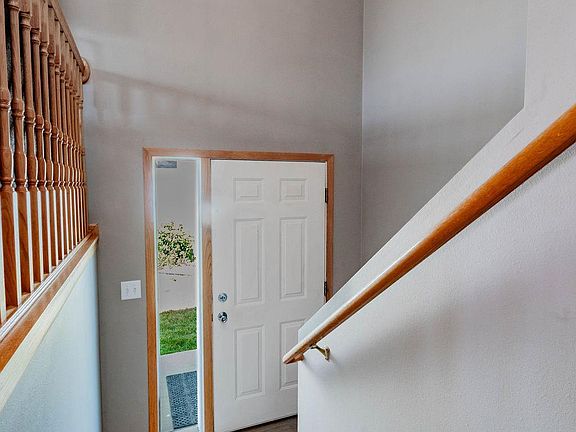 3rd image of 4745 Townsite Pl S