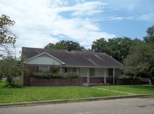 1 Myrtle Ct, Angleton, TX 77515