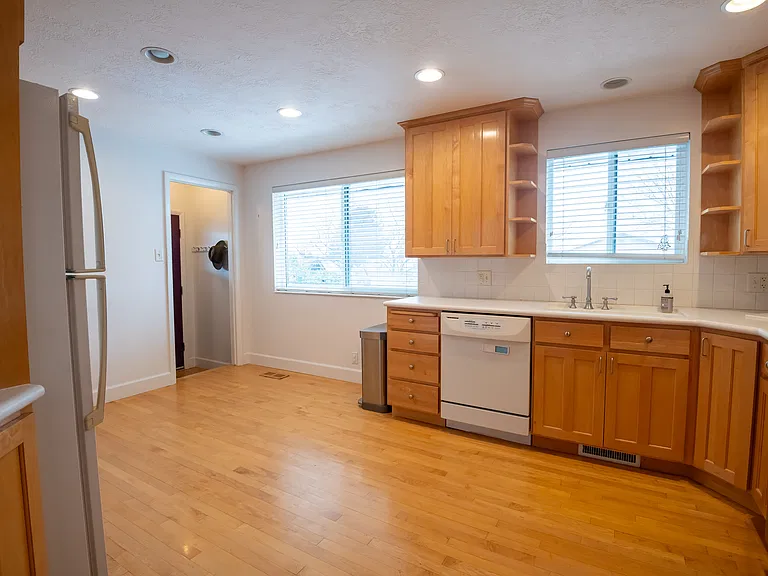 1692 S 550 W — Photo 8