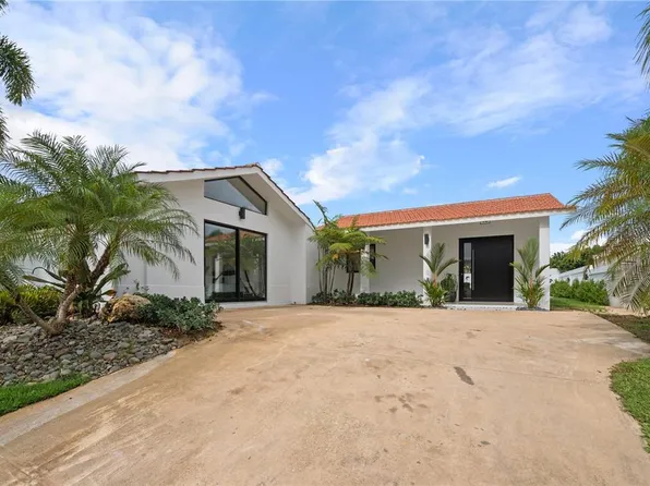 398 Los Jobanes, Dorado, PR 00646