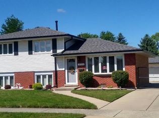 10528 Sycamore Dr, Chicago Ridge, IL 60415