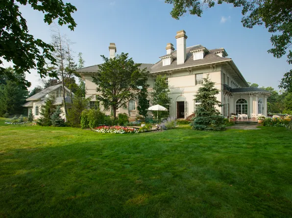9619 Lake Shore Blvd, Bratenahl, OH 44108