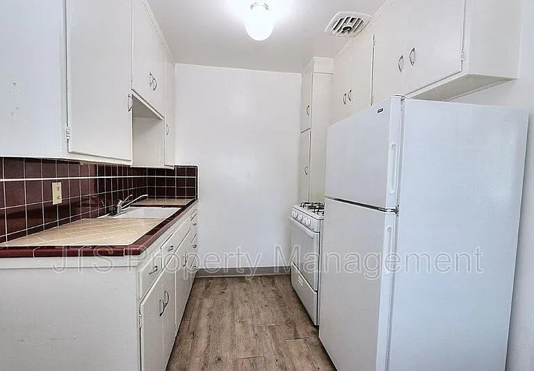 4439 V St #6 — Photo 30