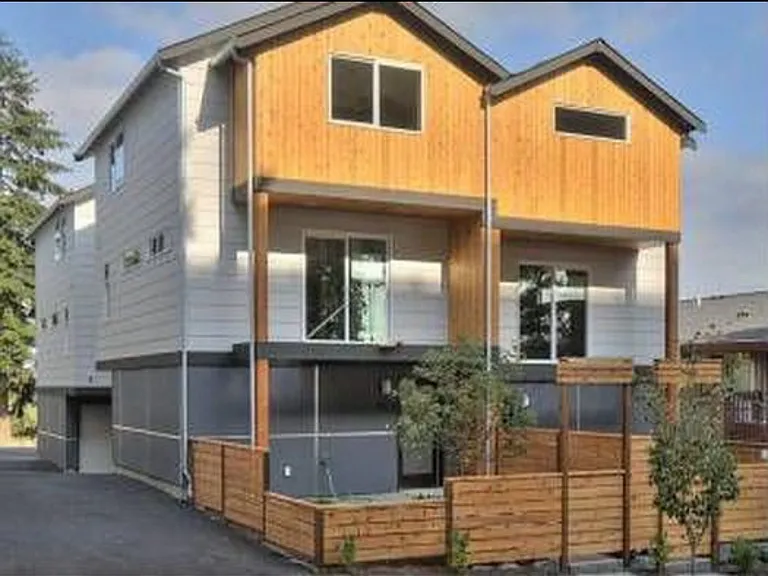 4024 Pasadena Pl NE — Photo 3