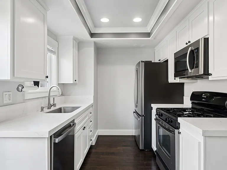 2550 Elden Ave #B — Photo 6