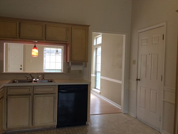 5th image of 1065 Green Meadow St