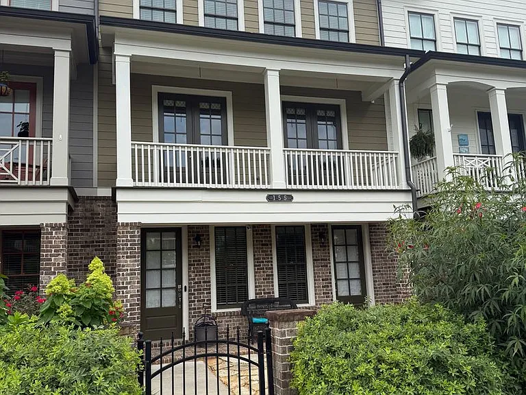 155 Inwood Walk — Photo 1