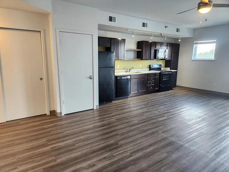 River Rock Apartments — Photo 18