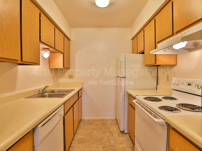 2729 N Salem #101 — Photo 8