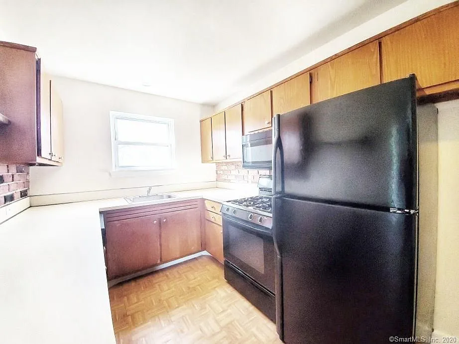 52 Wolfpit Ave — Photo 2