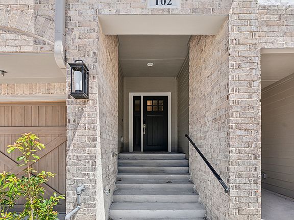 3rd image of 102 Canonbury Dr