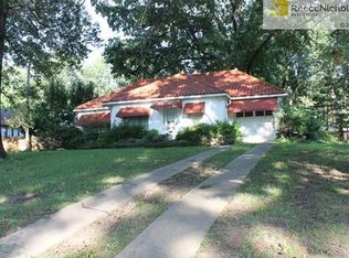 5348 Chadwick Rd, Fairway, KS 66205