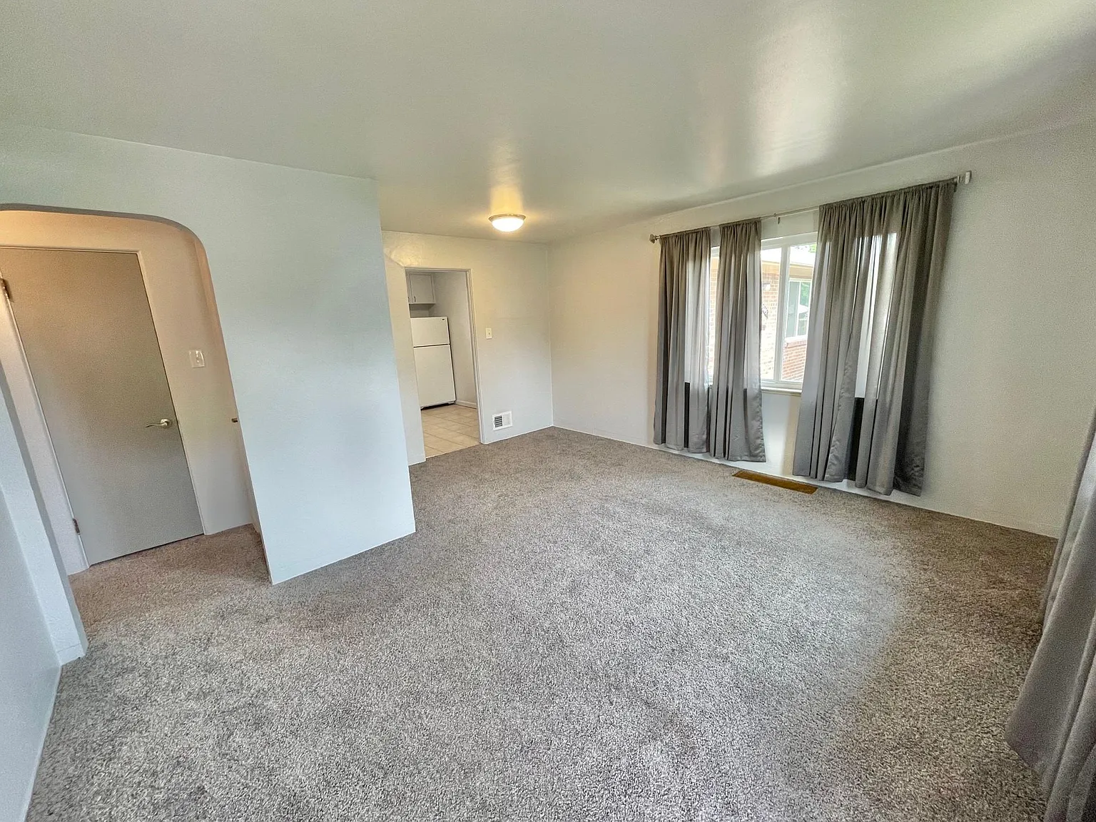 2 bed, 912 sqft, $1,400 — Photo 2