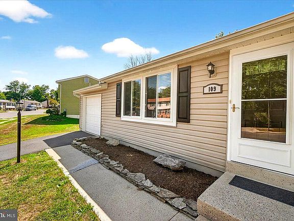 3rd image of 109 Glade Blvd