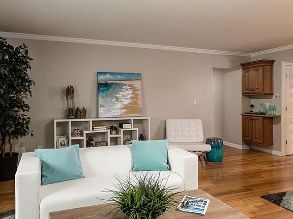 4th image of 105 4th Ave NE Unit 427