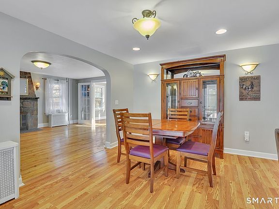 3rd image of 156 Reservoir Road