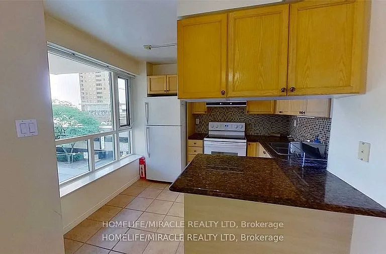 887 Bay St #304 — Photo 9