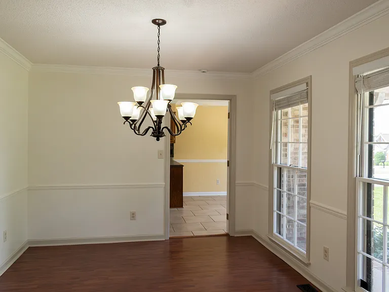 140 Thomas Dr — Photo 6