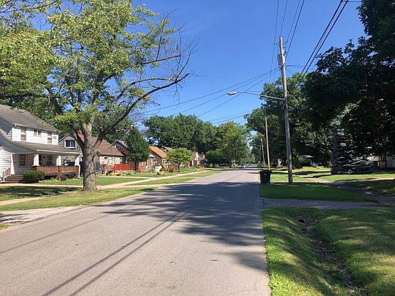 3rd image of 805 Willard Ave NE