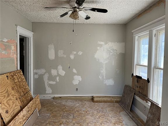 5th image of 210 E Colvin St
