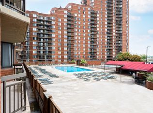 232 Harmon Cove Tower #232, Secaucus, NJ 07094