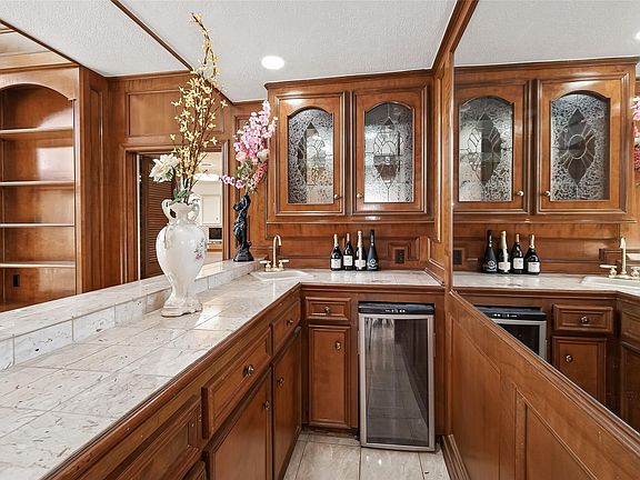 5th image of 3122 Robinson Rd