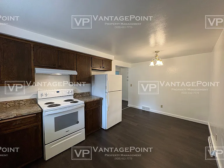 1523 Ridgeway Dr — Photo 3