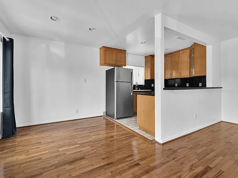 1025 Idaho Ave #6 — Photo 9