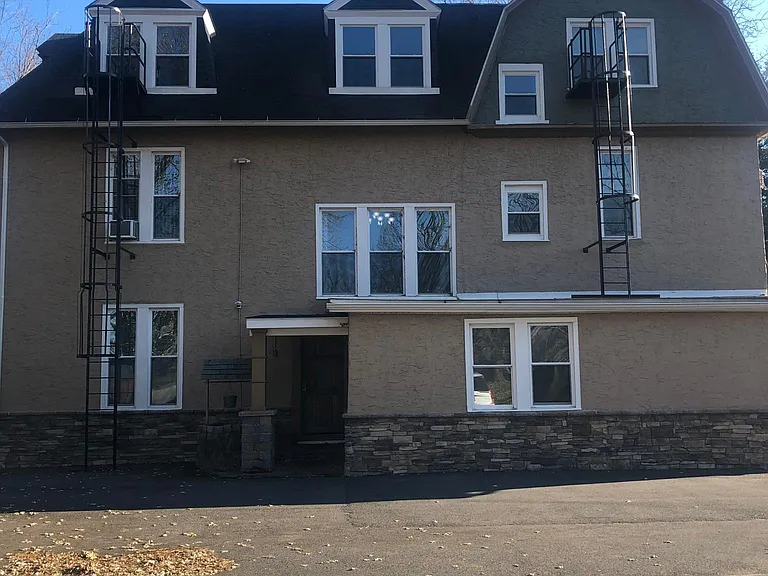 2278 Williams Ave #6 — Photo 9