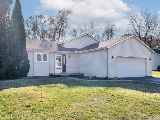 7053 Pershing St, Waterford, MI 48327