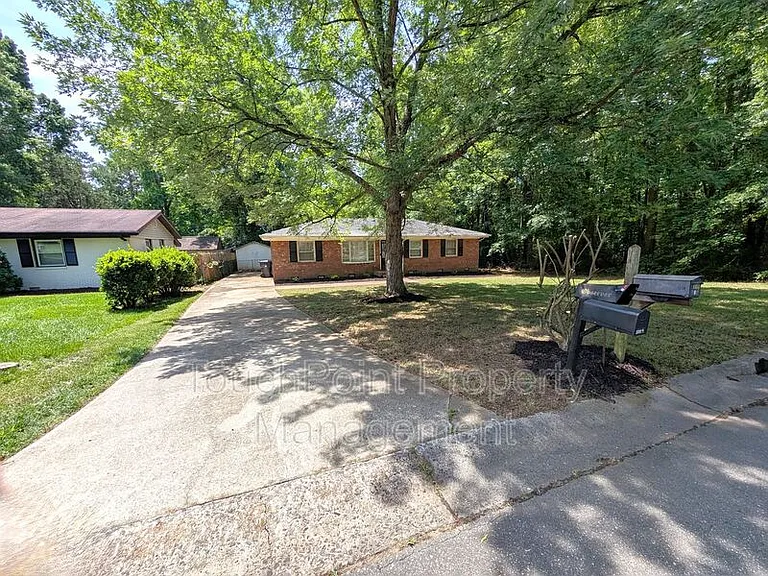 1000 Claremont Rd — Photo 2