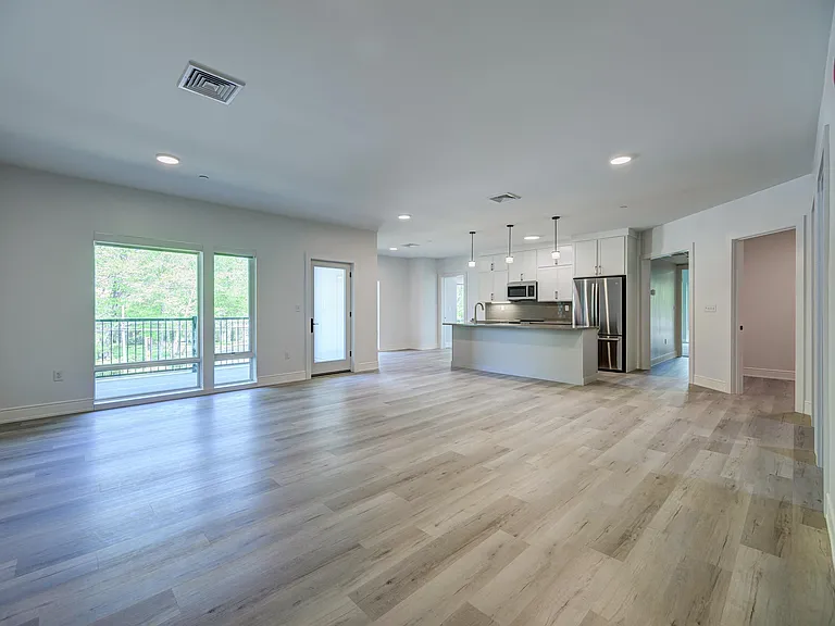 2059 Lafayette Rd #202 — Photo 5