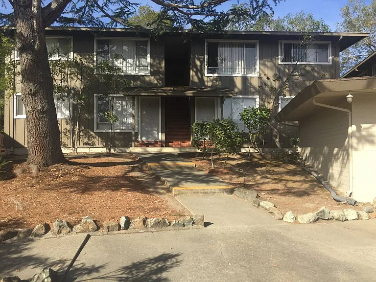 Farm Hill Apartments — Photo 15